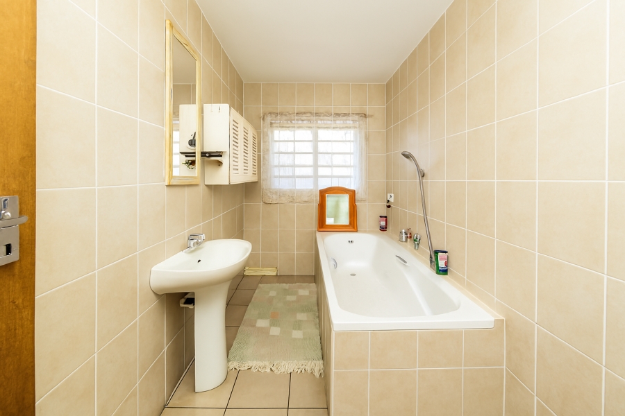 4 Bedroom Property for Sale in Cambridge West Eastern Cape